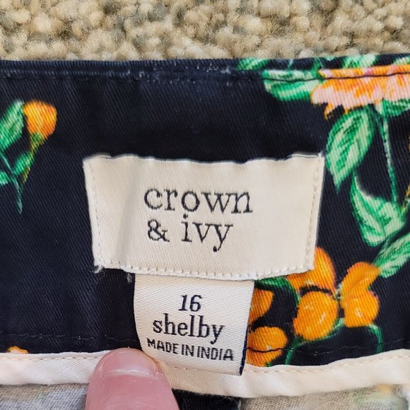 Crown & Ivy Shelby Floral Shorts Size 16 Scalloped - Picture 3 of 8